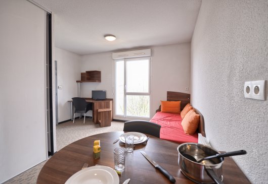 Fully-furnished studio for 2