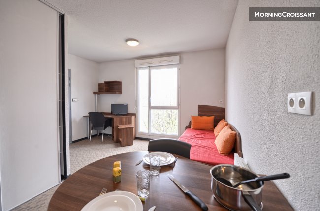 Fully-furnished studio for 2