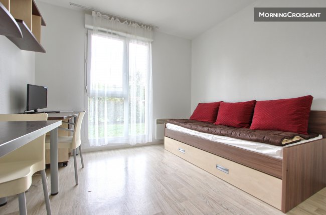 Easily accessible studio in Cergy