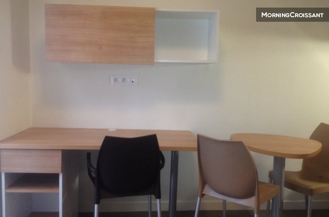 Funtionnal cheap studio in Ivry