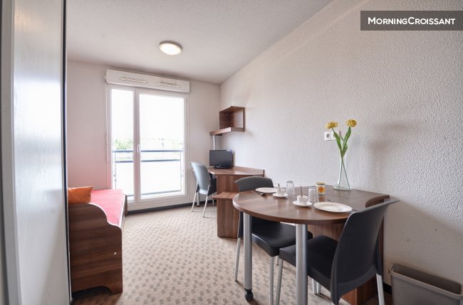 Studio accessible and quiet in Bron