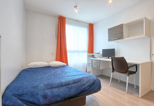 Ideally located studio