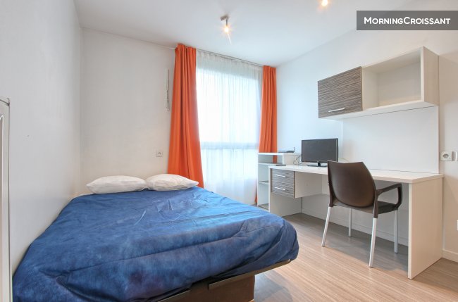 Ideally located studio