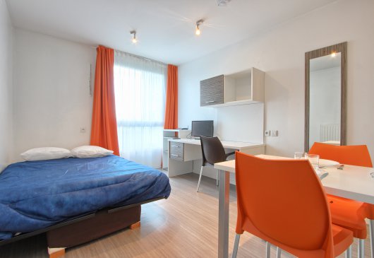 Functional studio near Paris