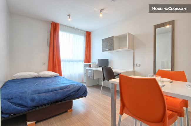 Functional studio near Paris