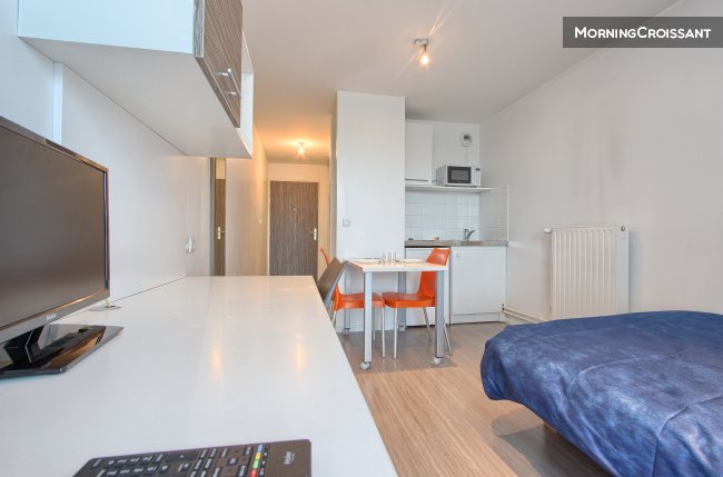 Idealy located studio in Chelles