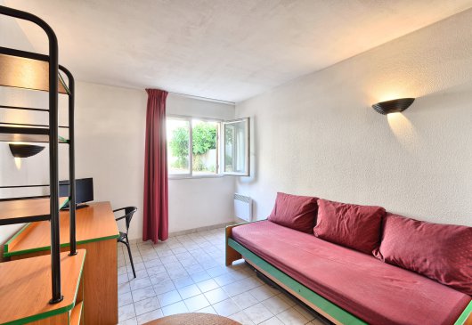 Fully equipped studio near the port