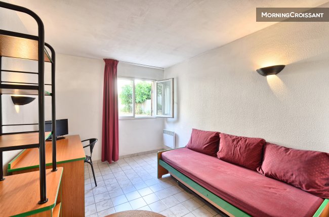 Fully equipped studio near the port