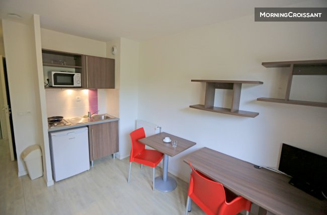 Quiet studio in residence