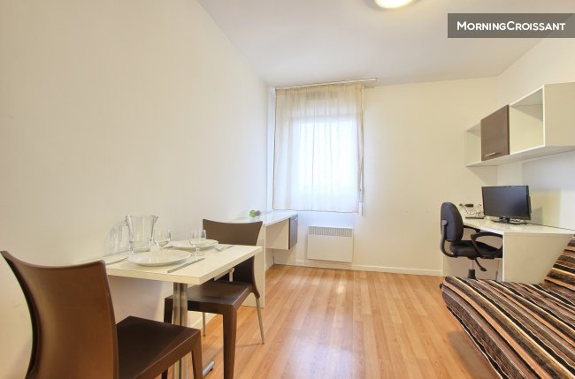 Quiet studio near Paris