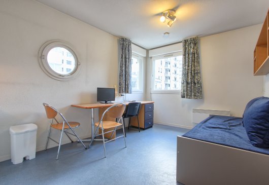 Independent T1 in Courbevoie