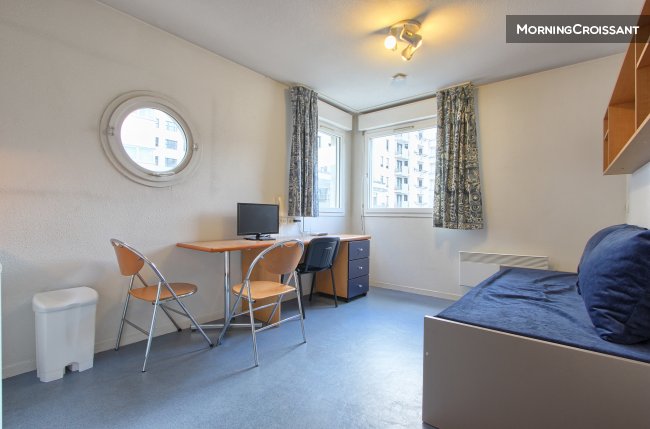 Independent T1 in Courbevoie