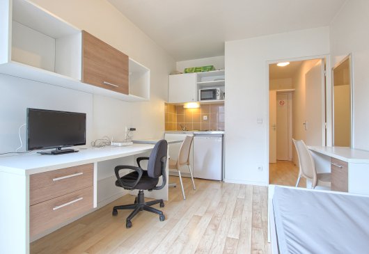 Studio near CDG Etoile