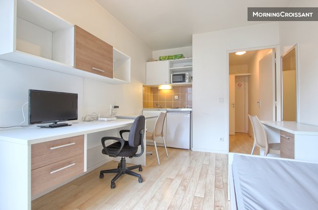 Studio near CDG Etoile