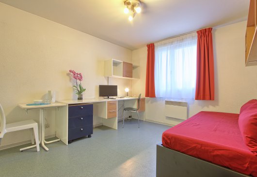 Studio near the Seine banks