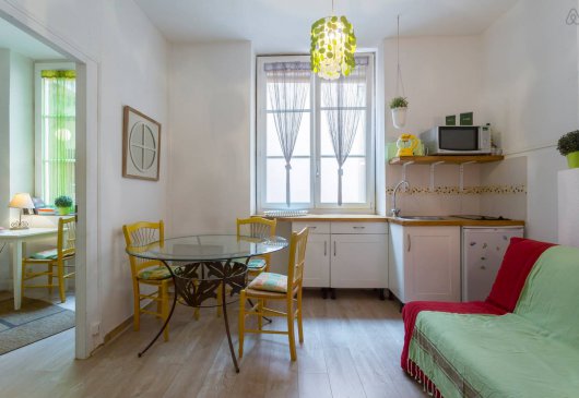 Mezzo Opera T2 near the Opera