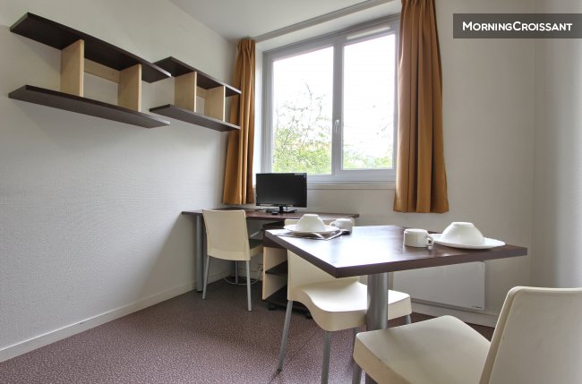 Flat close to RER A - 2 people