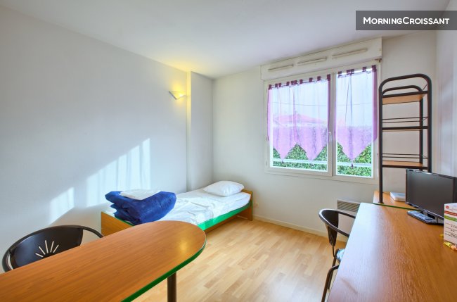 Nice studio pool access