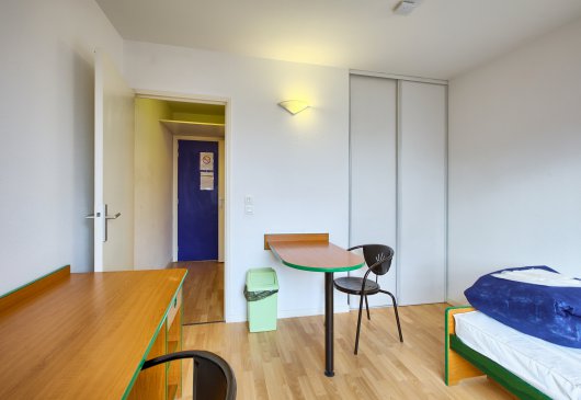 Furnished studio with pool access