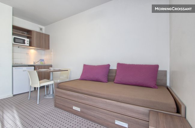 Equipped studio next to Paris