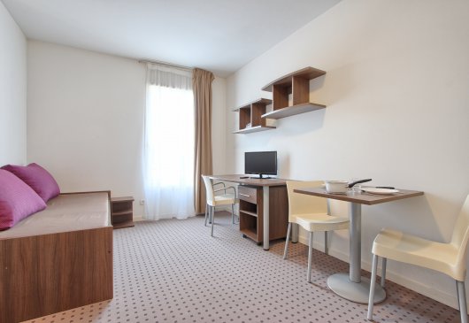 Equipped studio near Paris