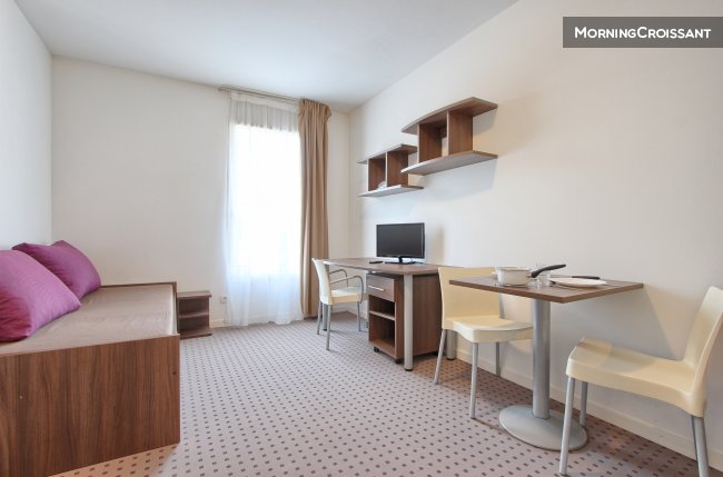 Equipped studio near Paris