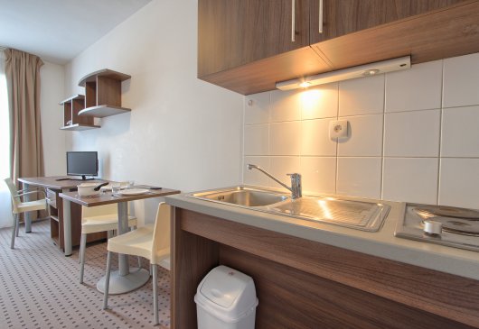 Cheap accommodation close to Paris