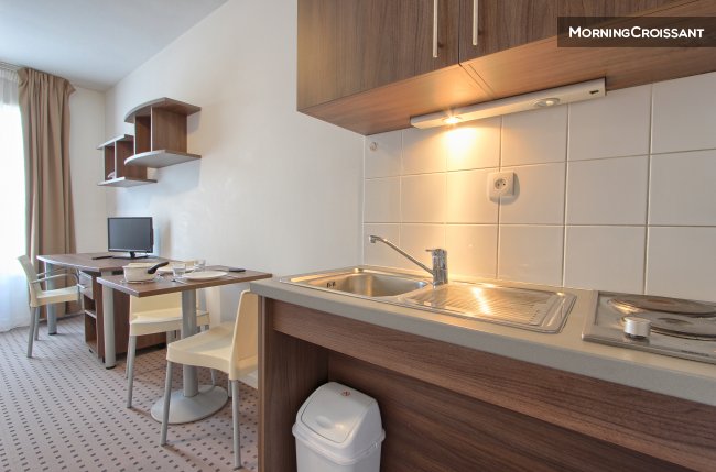 Cheap accommodation close to Paris