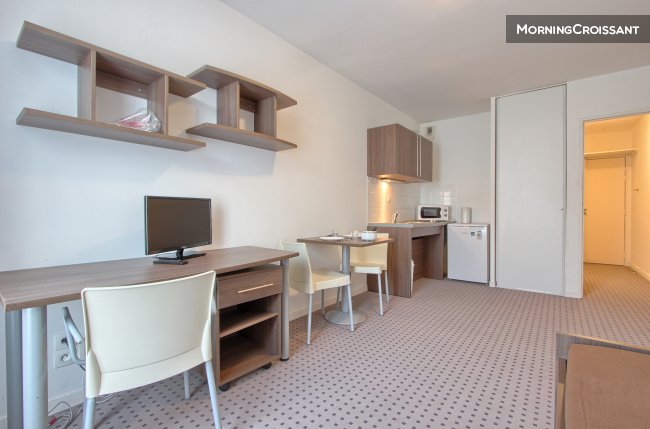 Full eqquipped flat near Paris