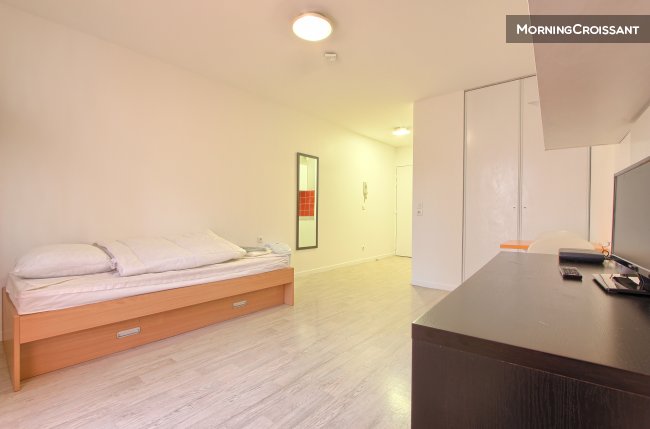 Functional studio in St Ouen