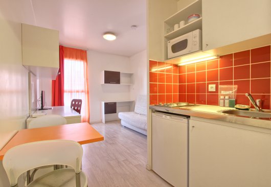 Modern studio next to Paris