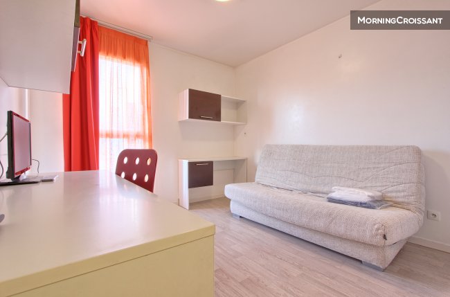 Studio for two near Paris