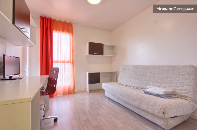 Studio in a secured residency