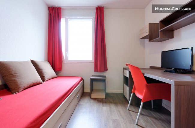 Charming studio oriented north