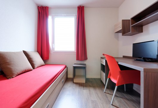 Beautiful studio close to tram