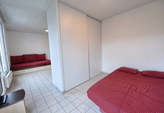Full-service 1BR for 2 people
