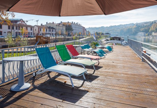 LE CARRE - unusual Flat on a Boat!