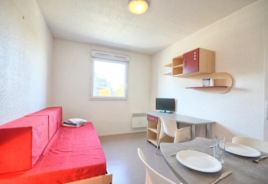 Furnished studio ideally located