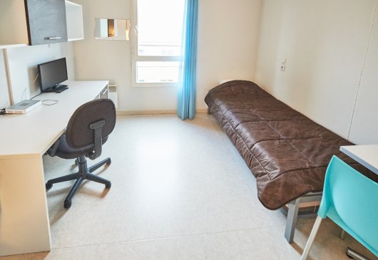 Equipped studio near prefecture