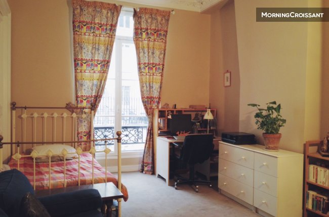 Nice room Paris 8eme /Madeleine