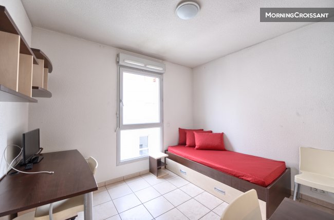 studio idealy located 7th