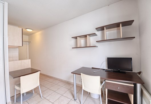 Furnished studio idealy located 7th