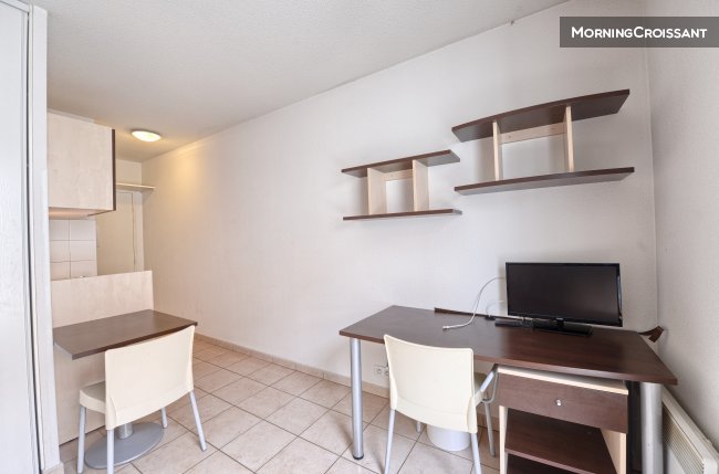 Furnished studio idealy located 7th