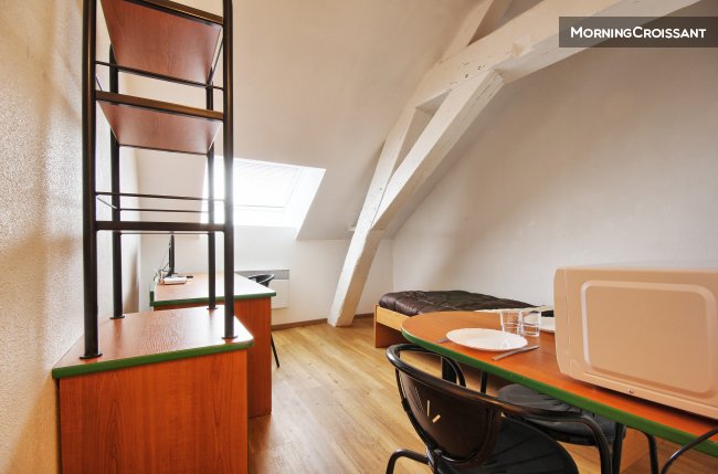 Lovely studio/visible beam