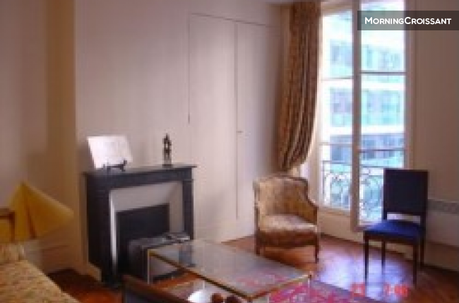 Ideally located parisian flat