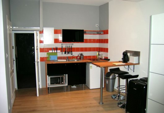 Apartment amid Carmes quarter