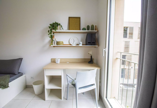 Studio apartment + services