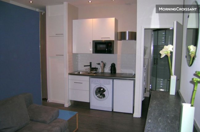 4 sleeps apartment next to downtown