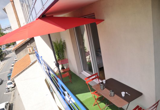 THE Hall - with balcony and parking