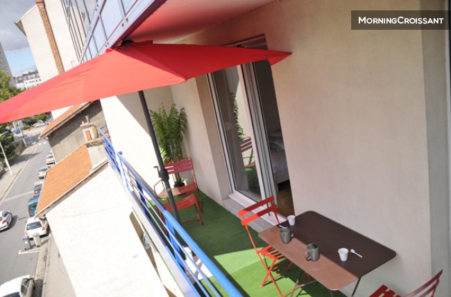 THE Hall - with balcony and parking